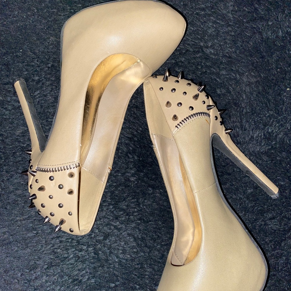 Women tan high heels